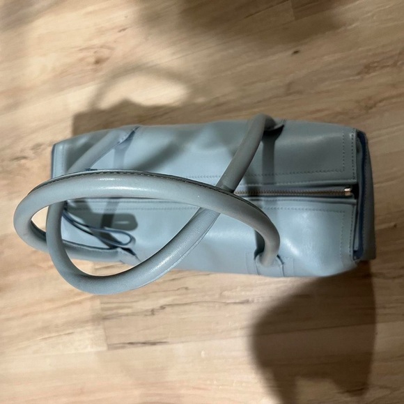 Light blue Ann Taylor leather barrel bag - Picture 3 of 7